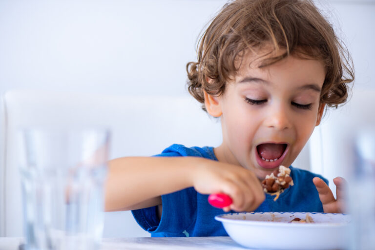 boy,at,the,lunch,time,.